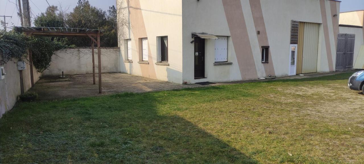 Gite De La Croix Blanche Montamisé Esterno foto